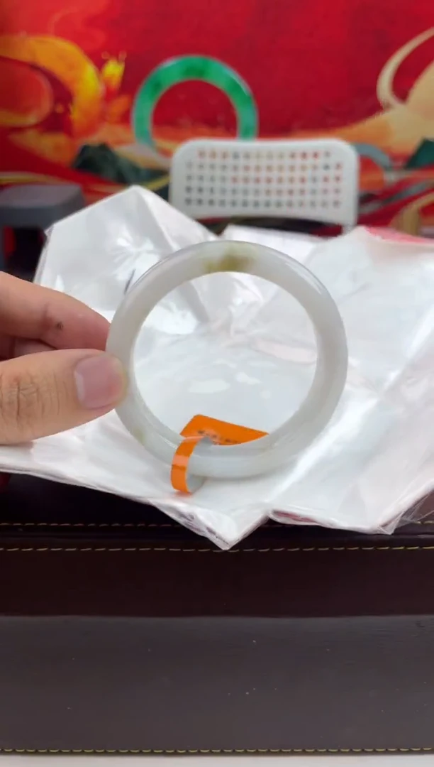 【闪购商品】翡翠手镯未镶嵌12翡翠手镯（微瑕）
