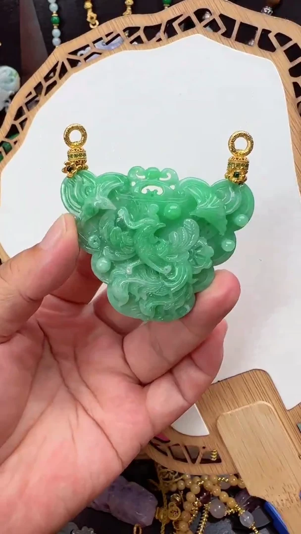颈饰未镶嵌翡翠吊坠