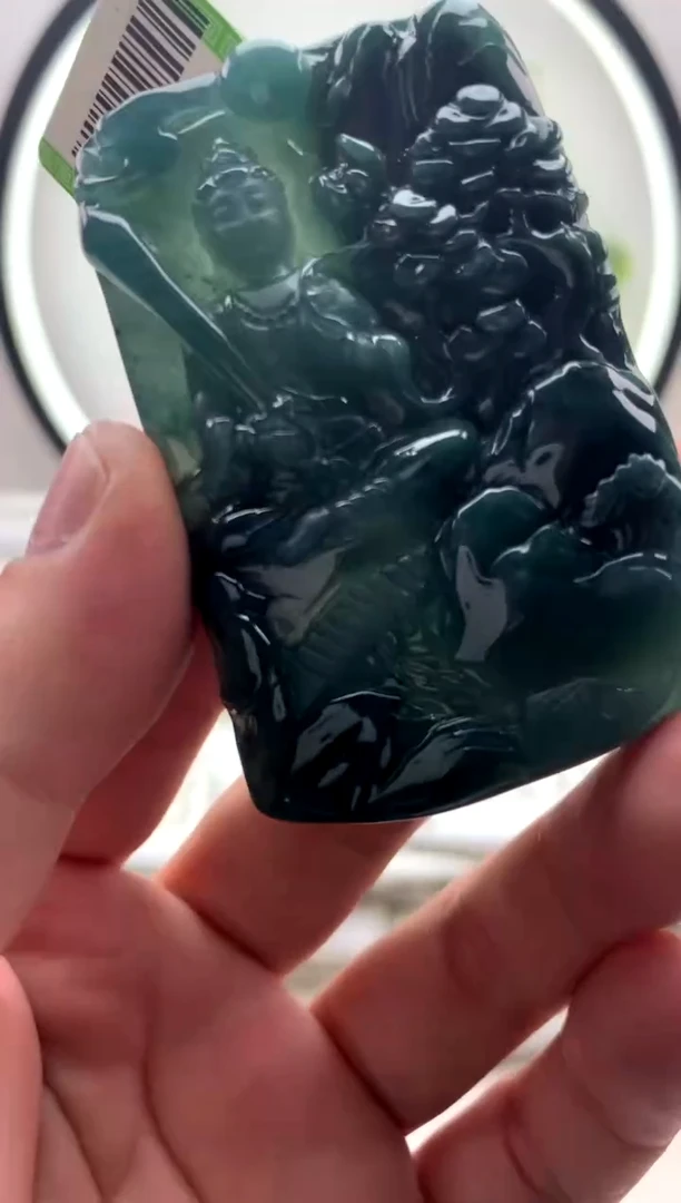 翡翠未镶嵌颈饰虚空藏