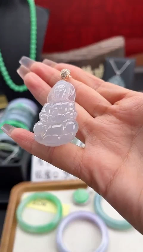 颈饰18K金镶嵌翡翠吊坠