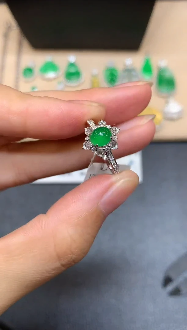 18K金镶嵌戒指翡翠蛋面【无服务费