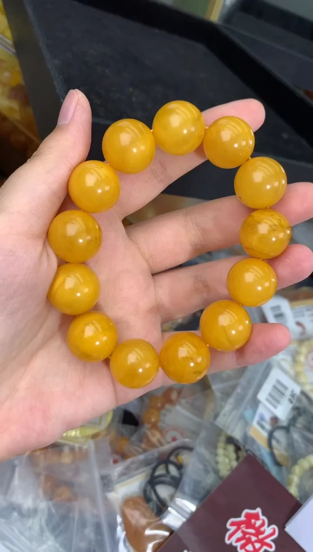 蜜蜡未镶嵌珠宝奇石50