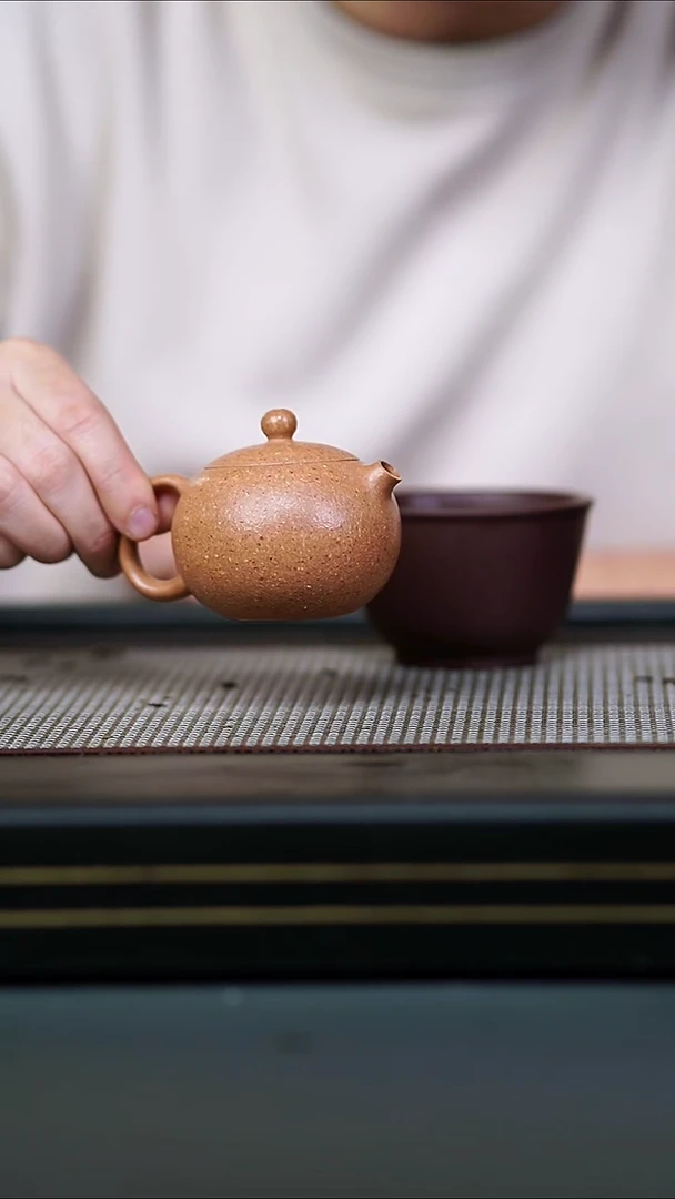 茶壶紫砂半手黄降坡 西施150cc