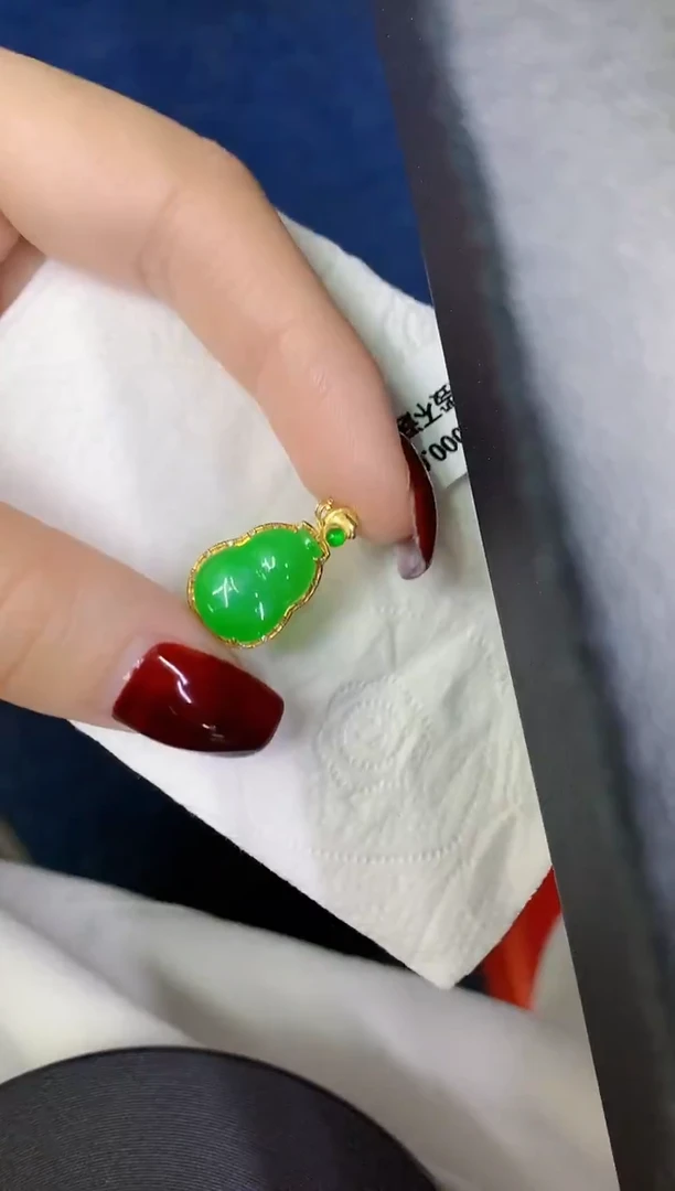 颈饰18K金镶嵌翡翠缅甸天然翡翠a货