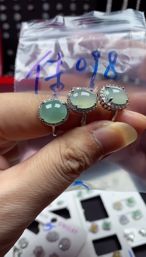未镶嵌戒指翡翠佳****?翡翠戒指