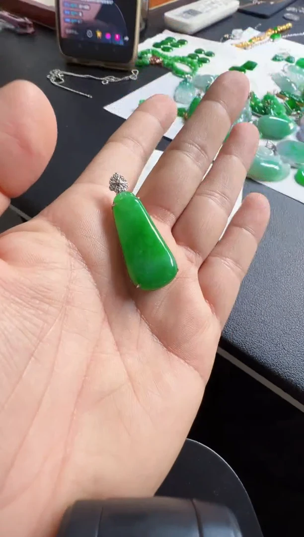 吊坠(不含链)18K金镶嵌翡翠9800