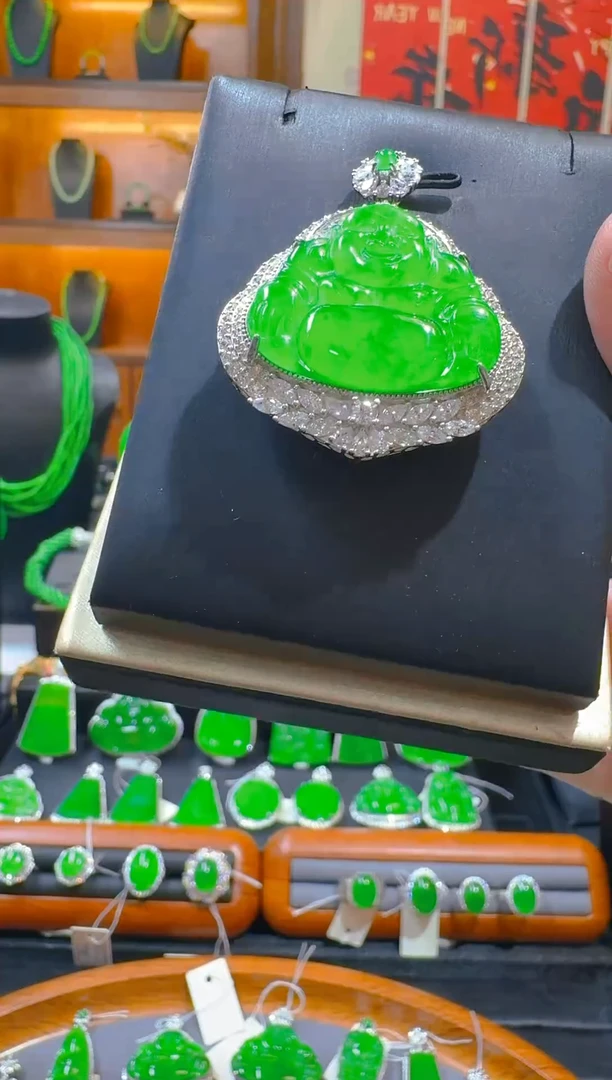 【闪购商品】翡翠吊坠(赠链)银S925镶嵌天然A货翡翠