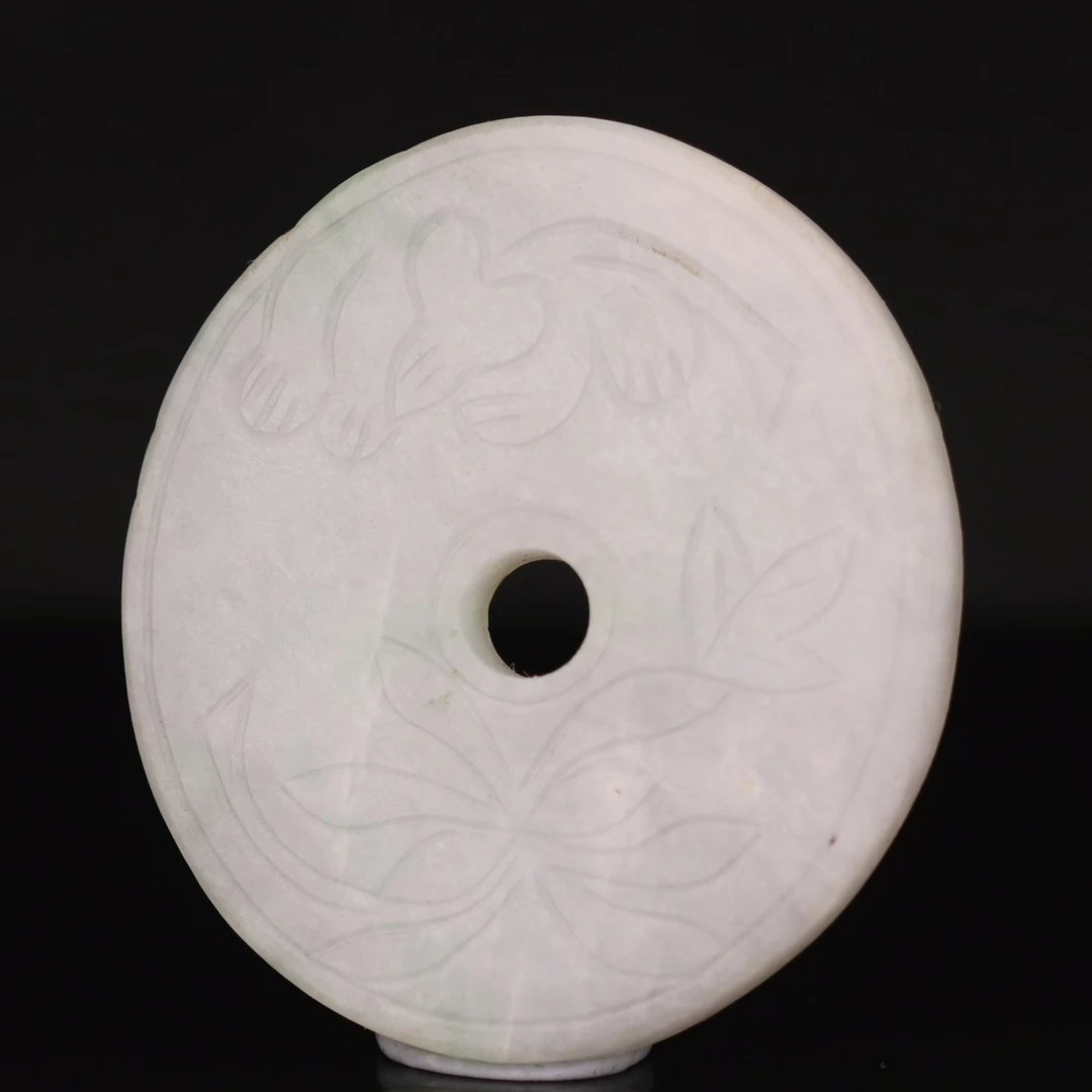 【古董 】1、清代  翡翠花卉纹椭圆形璧