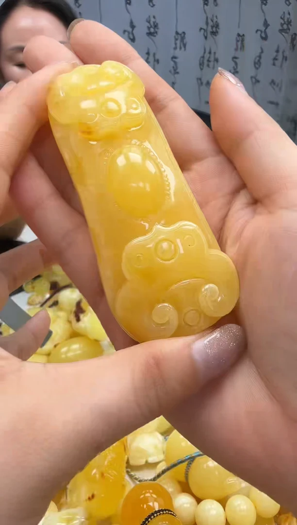 裸石琥珀未镶嵌如图