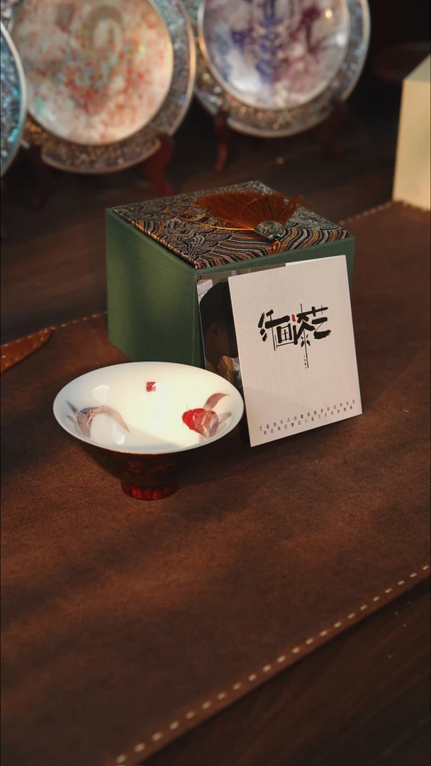 瓷大漆内绘锦鲤描银斗笠杯