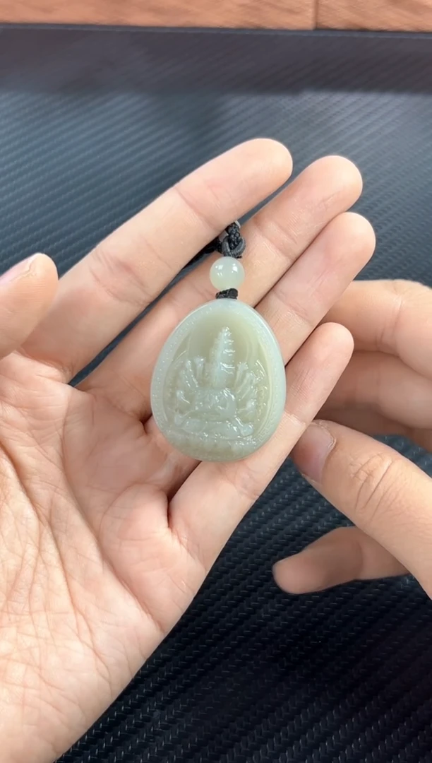 吊坠(赠链)未镶嵌和田玉且末微色差近矿