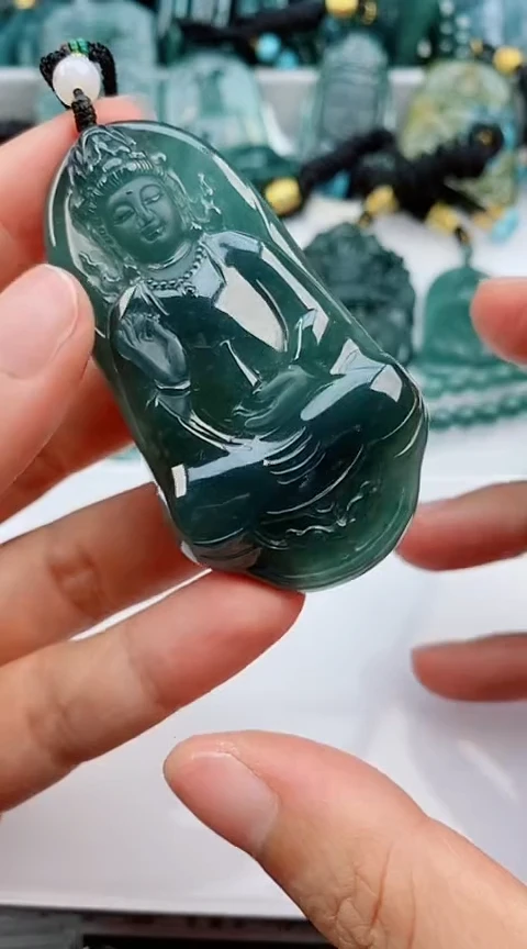 翡翠未镶嵌颈饰