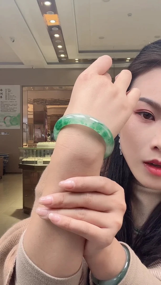 未镶嵌手镯石英质玉1