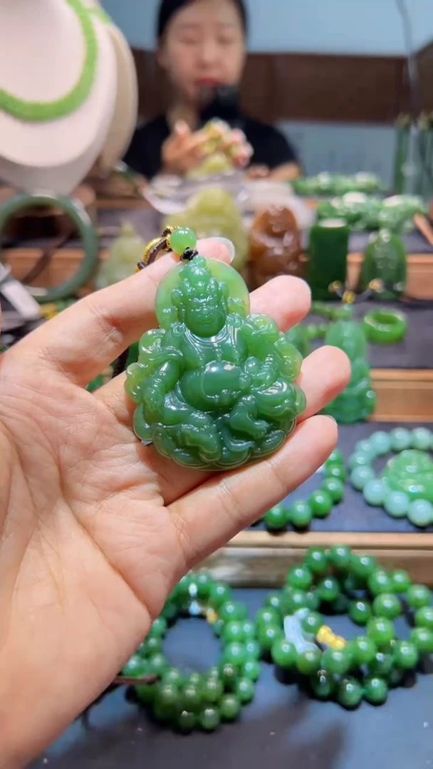 和田玉（碧玉）未镶嵌颈饰1
