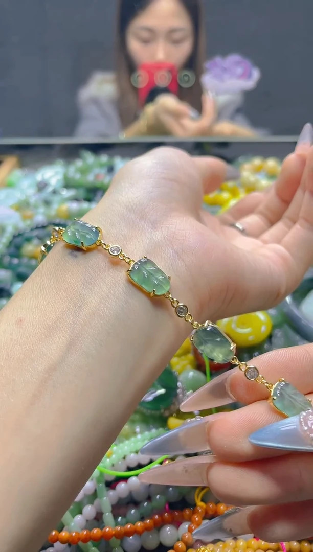 颈饰未镶嵌翡翠/V/翡翠A货，一件也是批发价