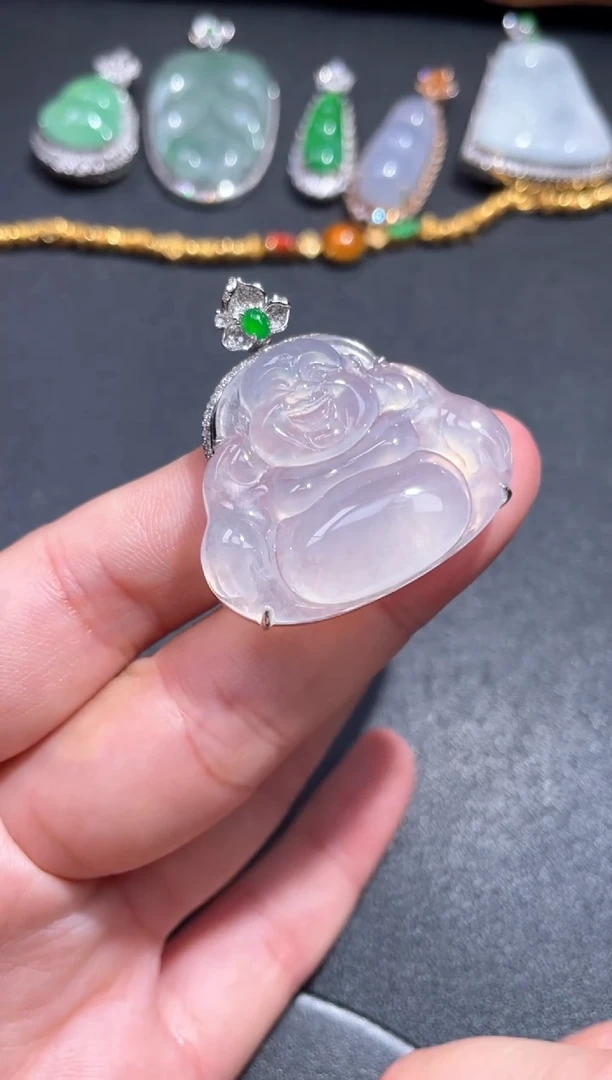 颈饰18K金镶嵌翡翠18