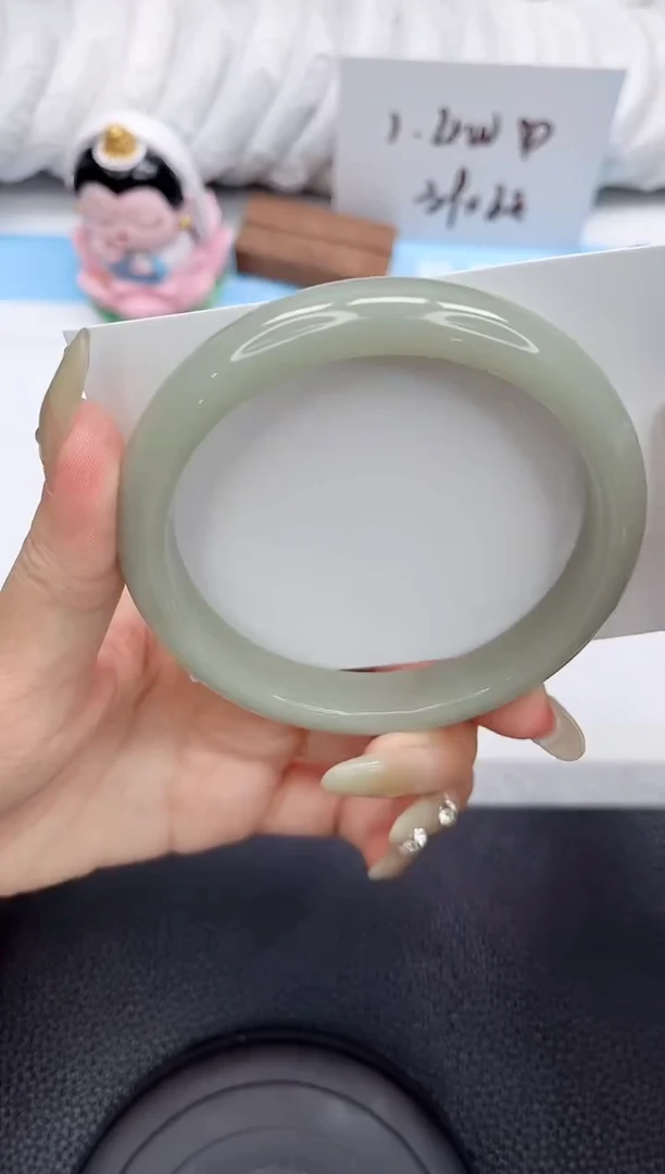 未镶嵌手镯石英质玉257-64.3