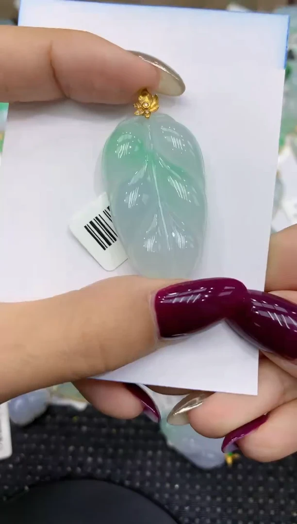 翡翠18K金镶嵌颈饰111111111111