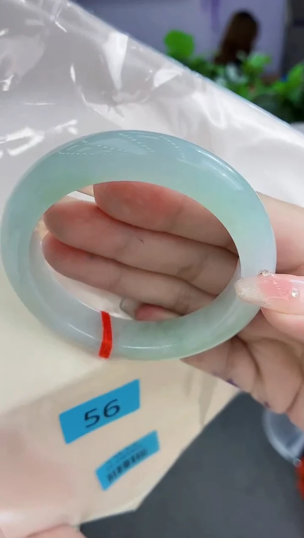 翡翠手镯未镶嵌翡翠手镯