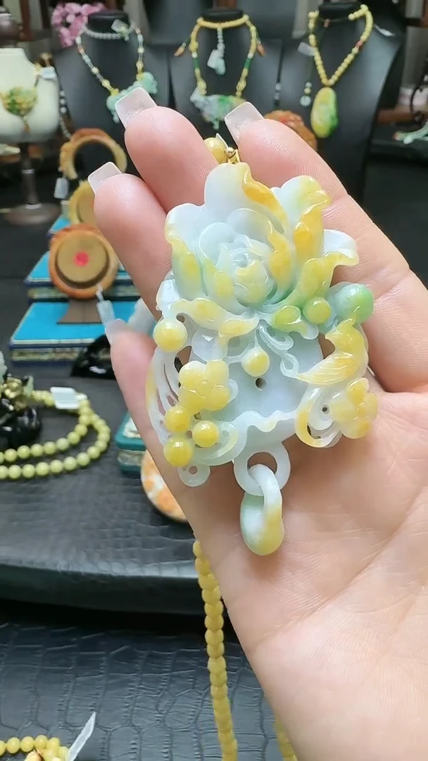 【闪购商品】翡翠颈饰未镶嵌黄加绿