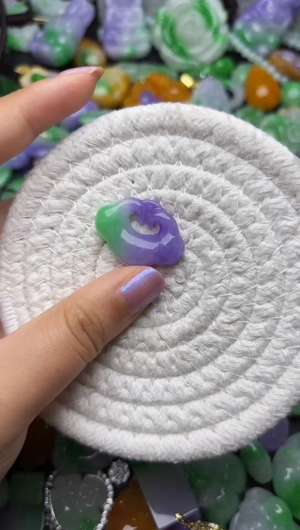 颈饰未镶嵌翡翠缅甸翡翠吊坠