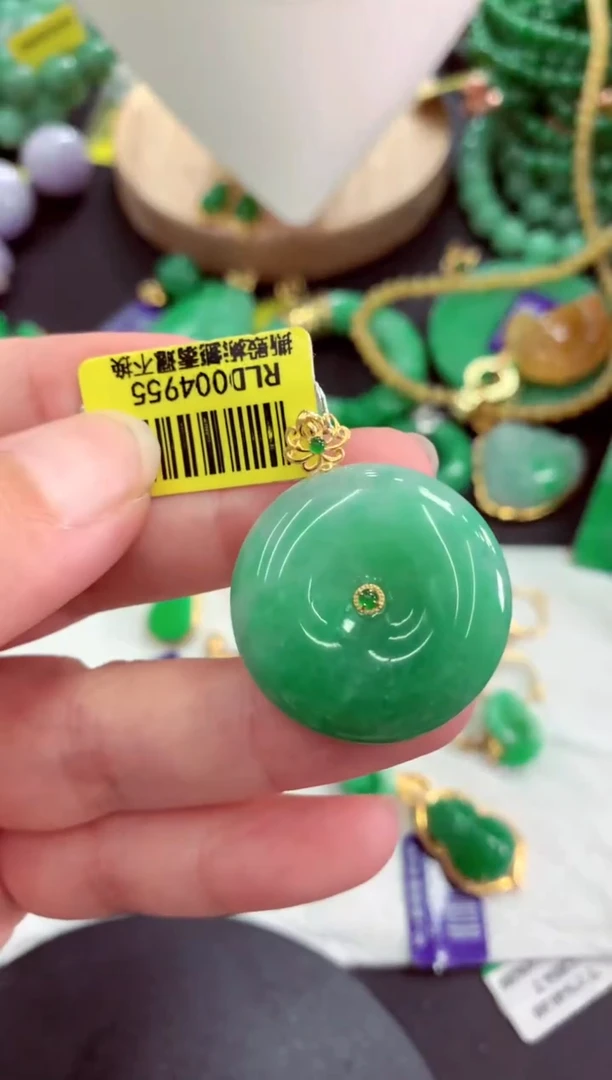 颈饰18K金镶嵌翡翠挂件