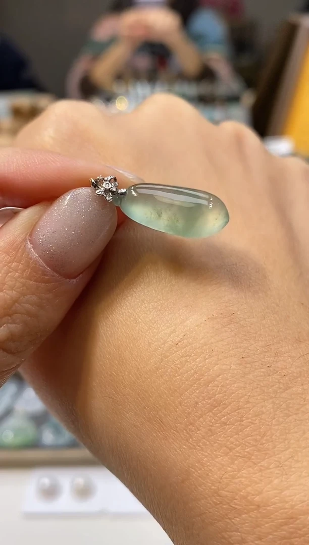 颈饰18K金镶嵌翡翠福瓜