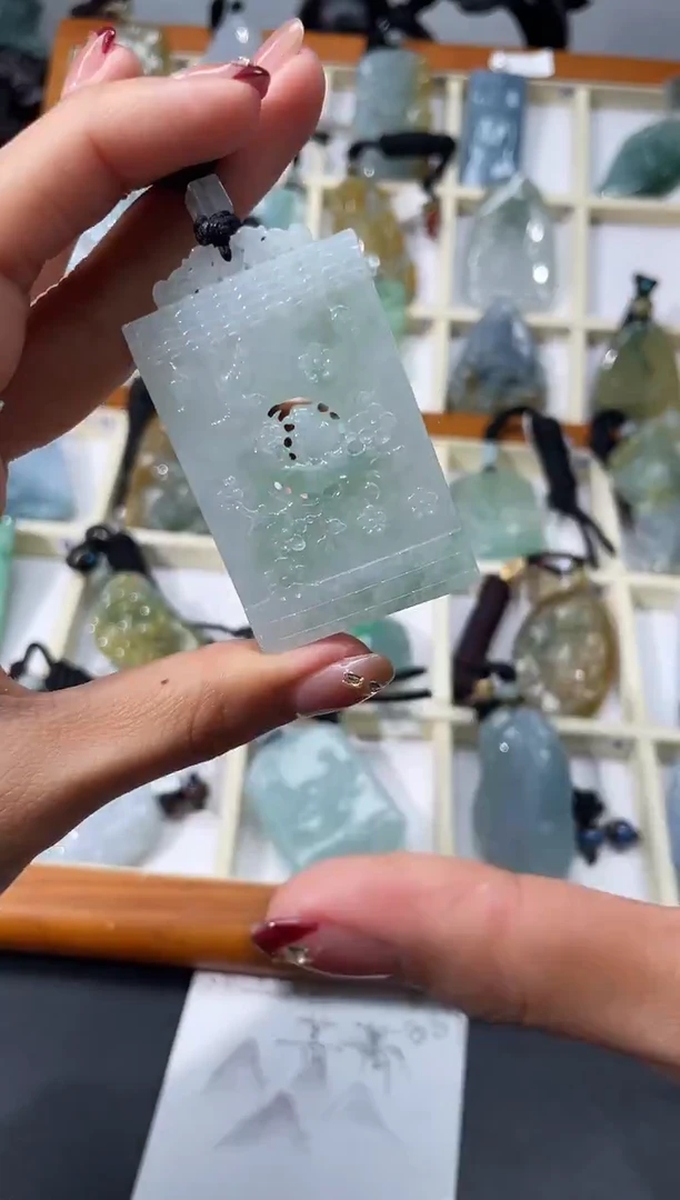 颈饰未镶嵌翡翠喜上眉梢