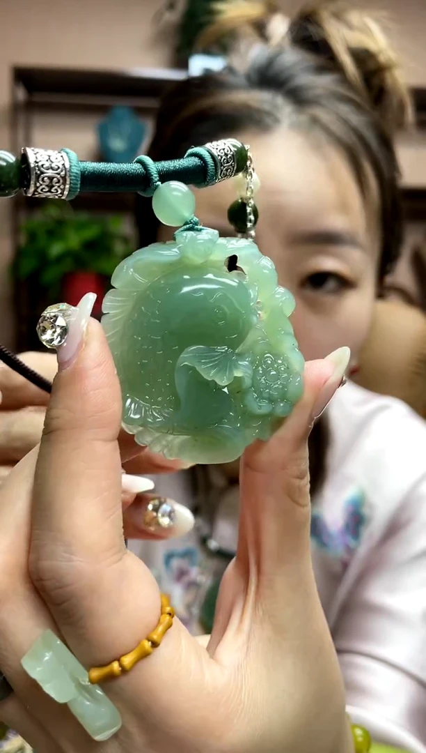 岫玉未镶嵌吊坠·