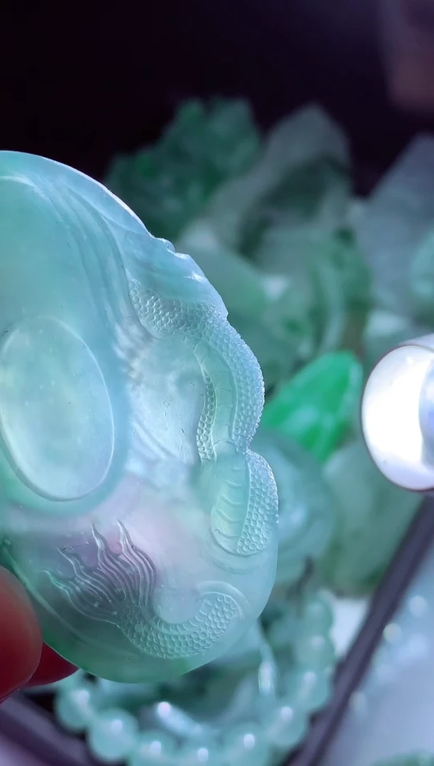 未镶嵌定制翡翠莫*?翡翠毛货定制