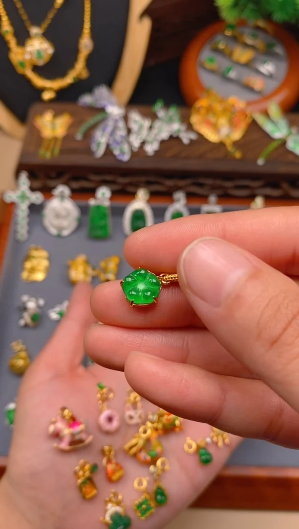 【闪购商品】翡翠吊坠(不含链)银S925镶嵌花花吊坠