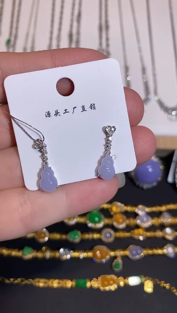 18K金镶嵌翡翠耳饰耳饰