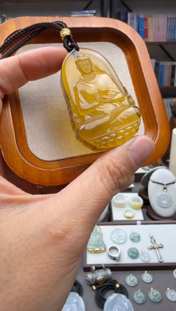 琥珀颈饰未镶嵌健陀罗