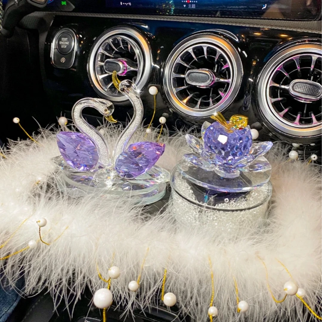 新款太阳能旋转水晶苹果香薰高档摆件车载香水女生车内装饰品S