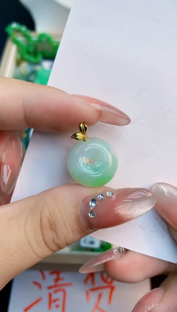翡翠未镶嵌颈饰1