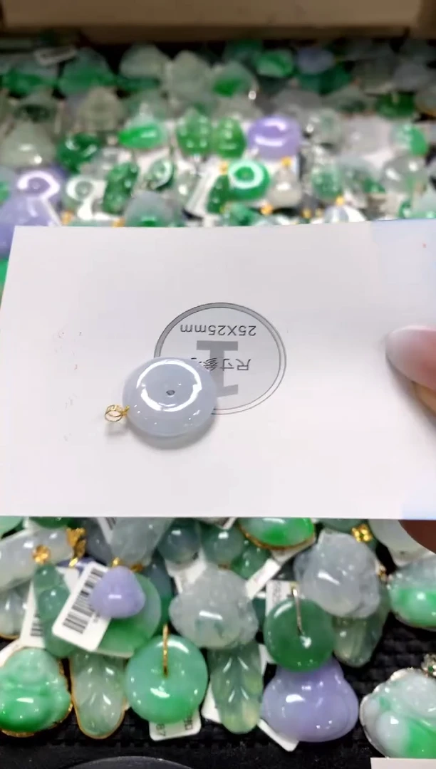 颈饰18K金镶嵌翡翠1111111111111111