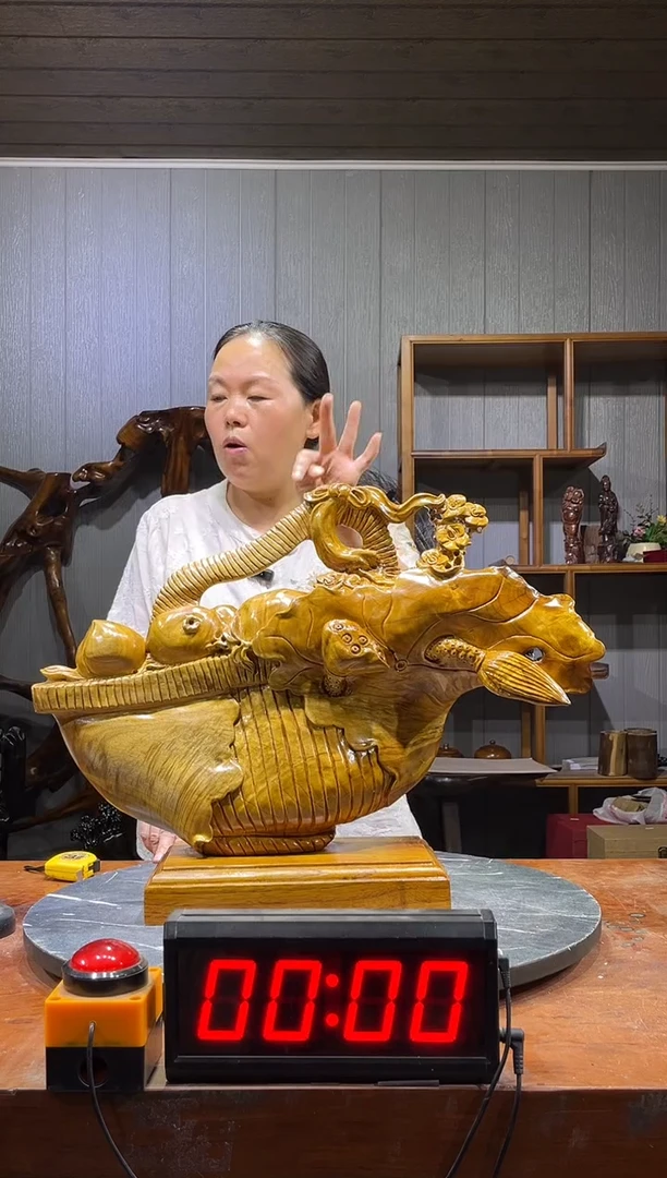 金丝楠钟**在果篮摆件
