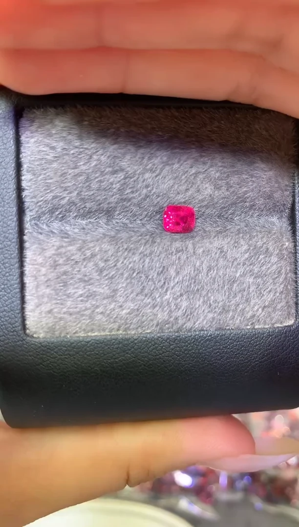 未镶嵌裸石定制尖晶石枕型 绝地武士 0.86ct