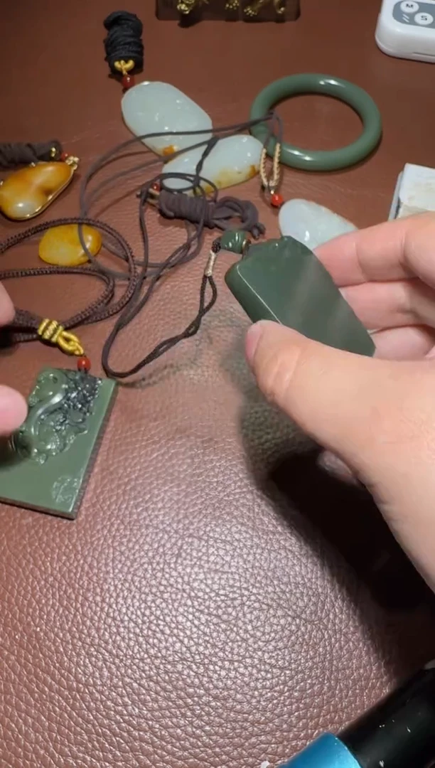 未镶嵌和田玉挂件年*虎和田玉