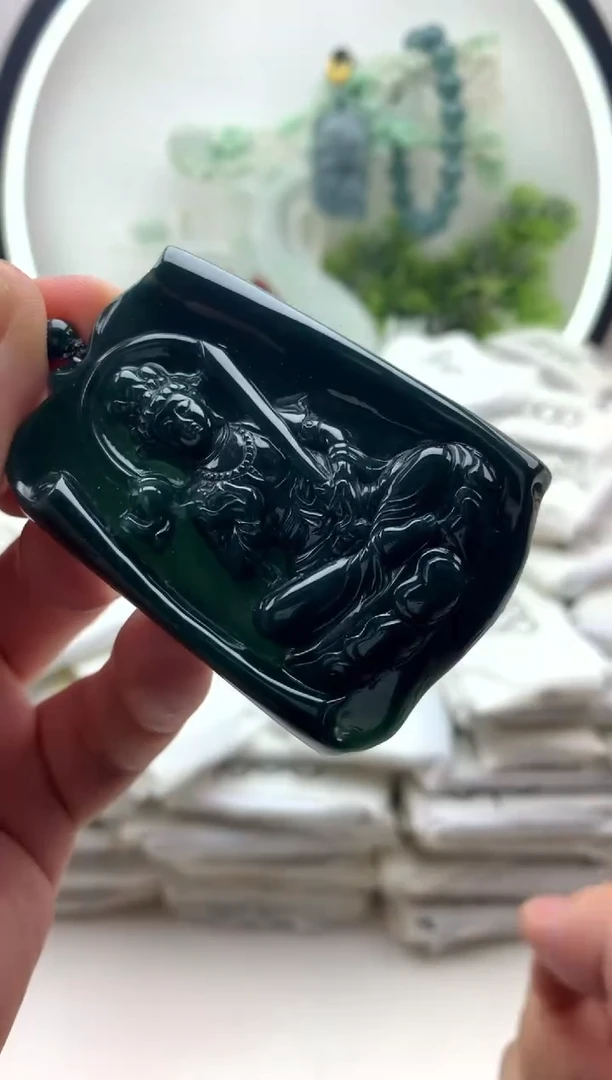 翡翠未镶嵌颈饰虚空藏