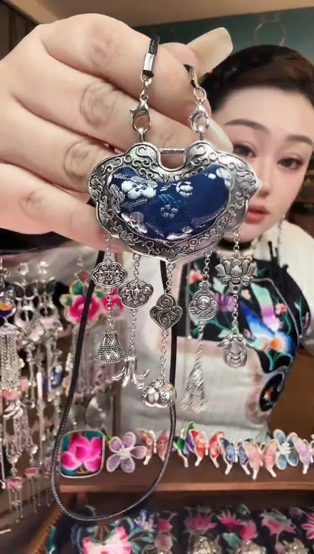 刺绣纯手工民族风刺绣吊坠