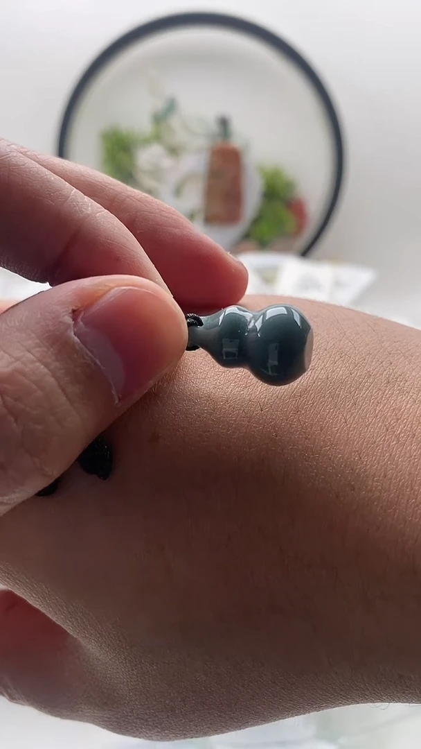 颈饰未镶嵌翡翠葫芦·