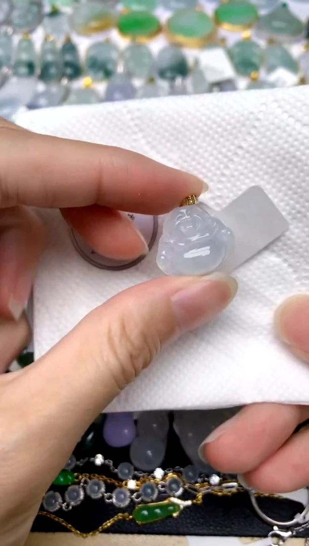 颈饰18K金镶嵌翡翠天然A货翡翠