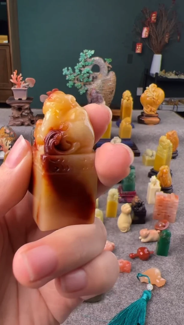 寿山石德*2.3*2.3*5.3芙蓉太狮少狮钮章