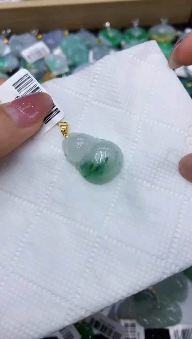 翡翠18K金镶嵌颈饰111111111111