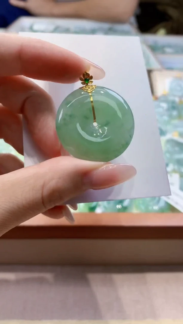 颈饰18K金镶嵌翡翠天然缅甸a货翡翠