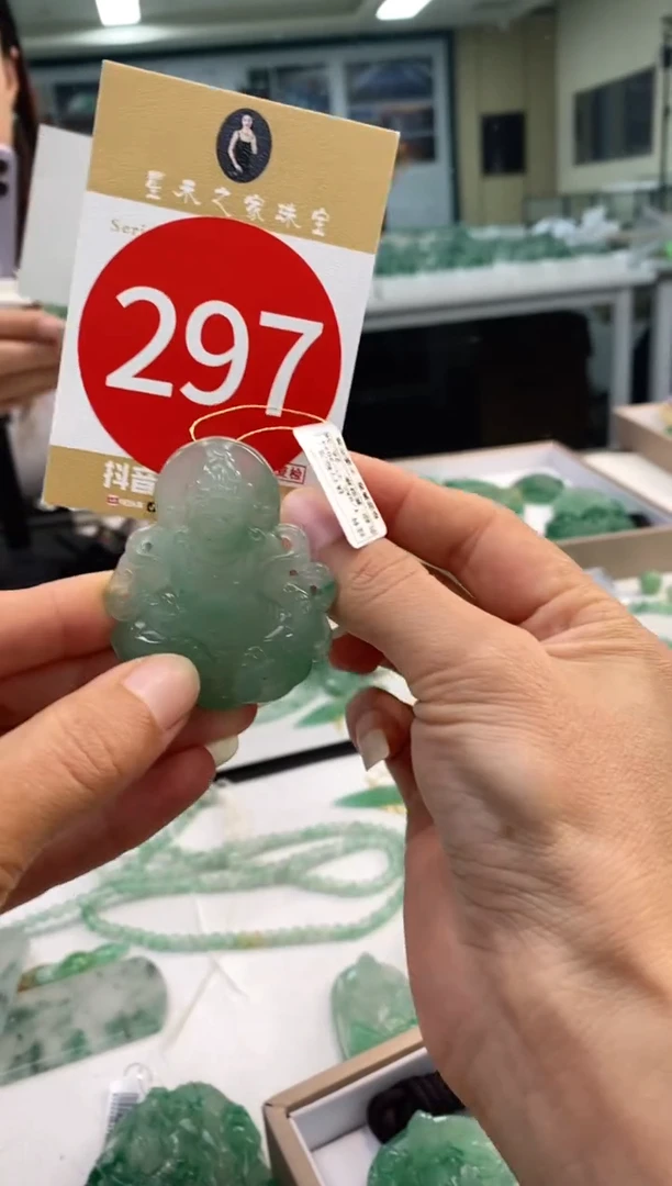 颈饰未镶嵌石英质玉安*雨财神+297