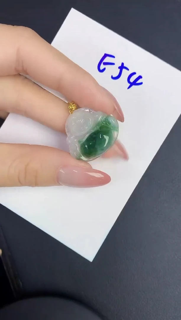 翡翠18K金镶嵌颈饰缅甸天然翡翠A货