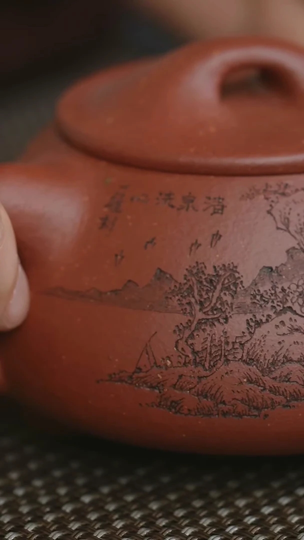茶壶紫砂半手红降坡山水景舟230cc