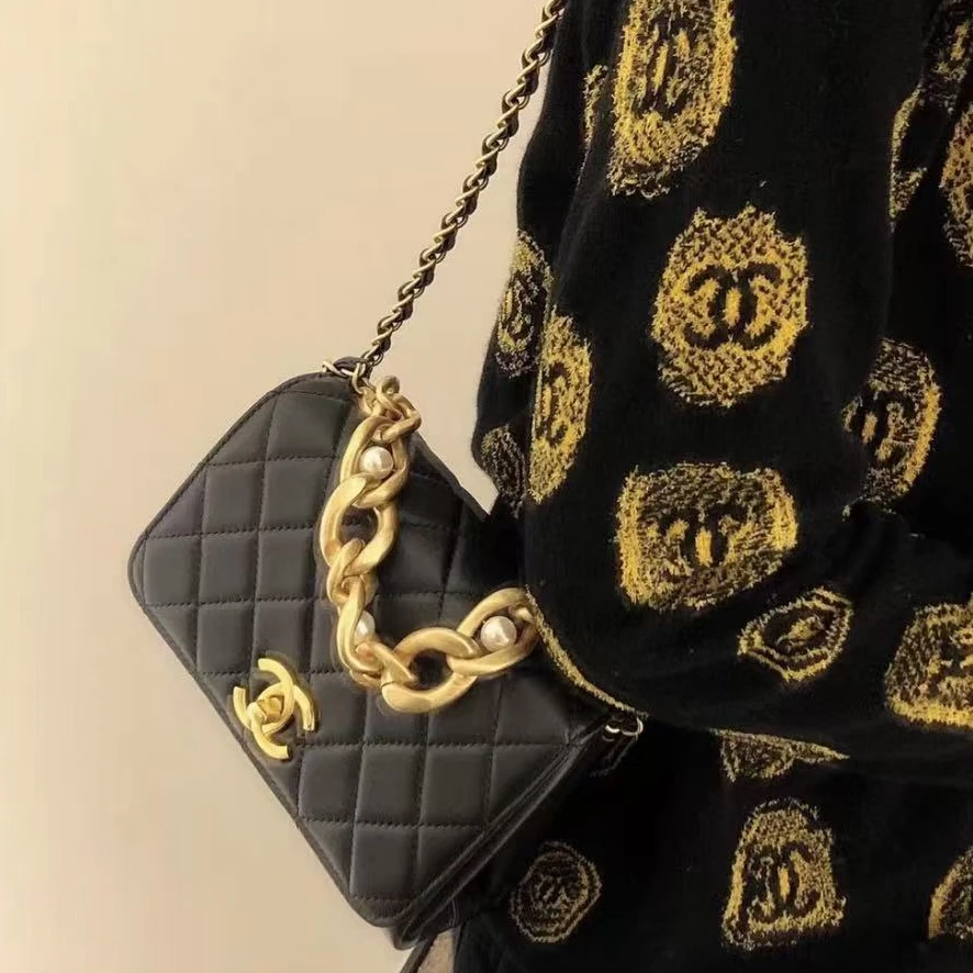 99新 Chanel/香奈儿 0493|香奈儿黑金牛芯片新款珍珠手提斜挎包